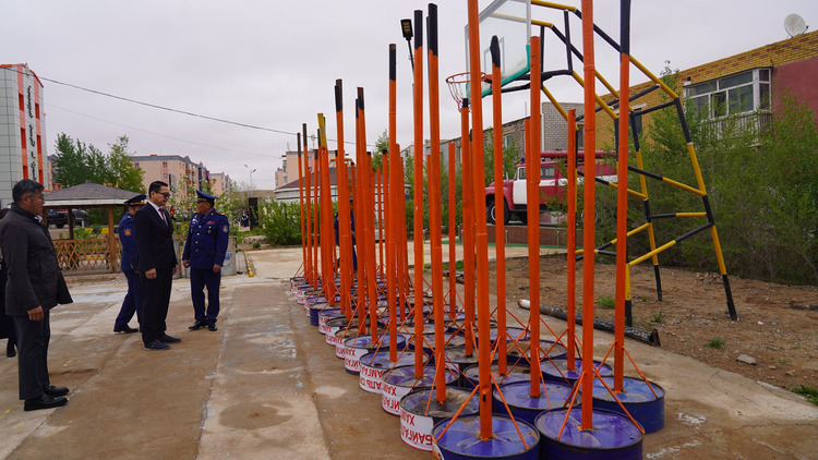 Дундговь аймгийн Онцгой байдлын газрын хамт олон НАЙМАН ШИРХЭГ ШУВУУНЫ ҮҮР хийжээ